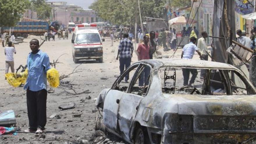 Al menos 70 muertos y 50 heridos en un atentado suicida en Mogadiscio