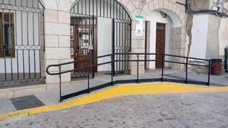 Inyección de 27 mil euros para mejorar la accesibilidad del centro de mayores de Alcántara