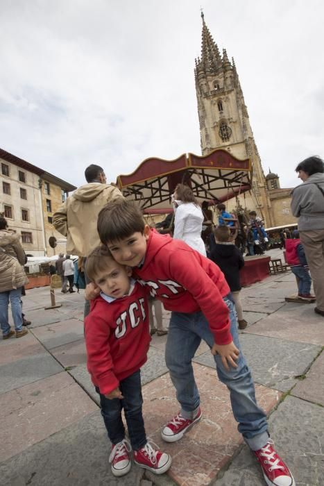 Feria de La Ascensión en la plaza de la Catedral de Oviedo