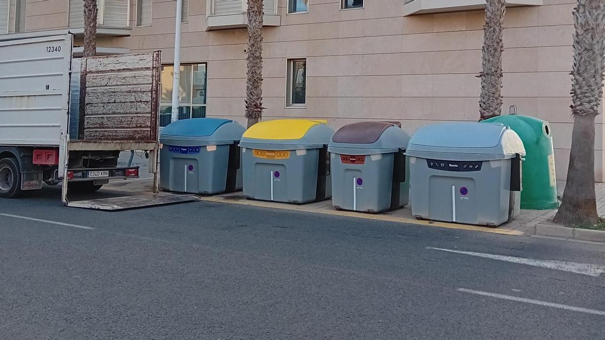 Nuevos contenedores en la Patacona de Alboraia.