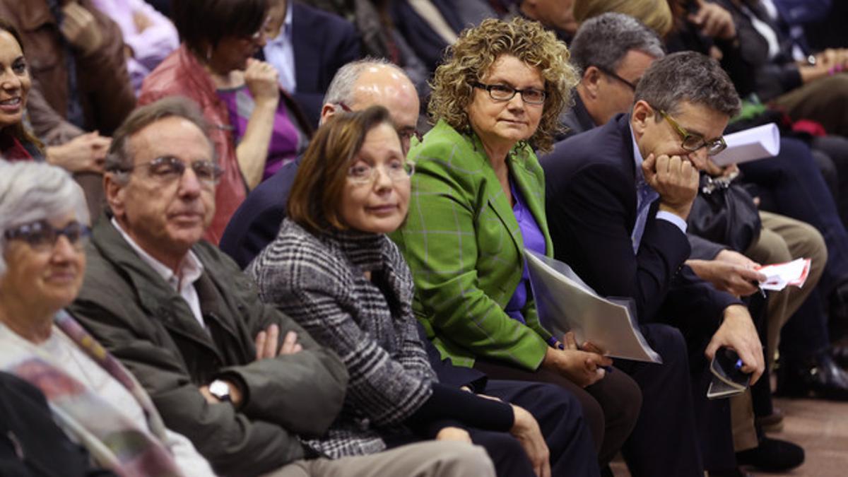 Raimon Obiols, Montserrat Tura, Antoni Castells, Marina Geli y Jordi Martí,  en el acto unitario de los críticos del PSC, el pasado marzo en Barcelona.