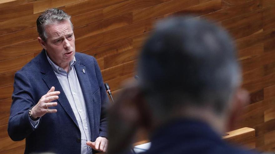 El "matu" de Medio Rural llega al Parlamento de Asturias: la derecha aprieta al consejero para que dimita y éste presume de su gestión