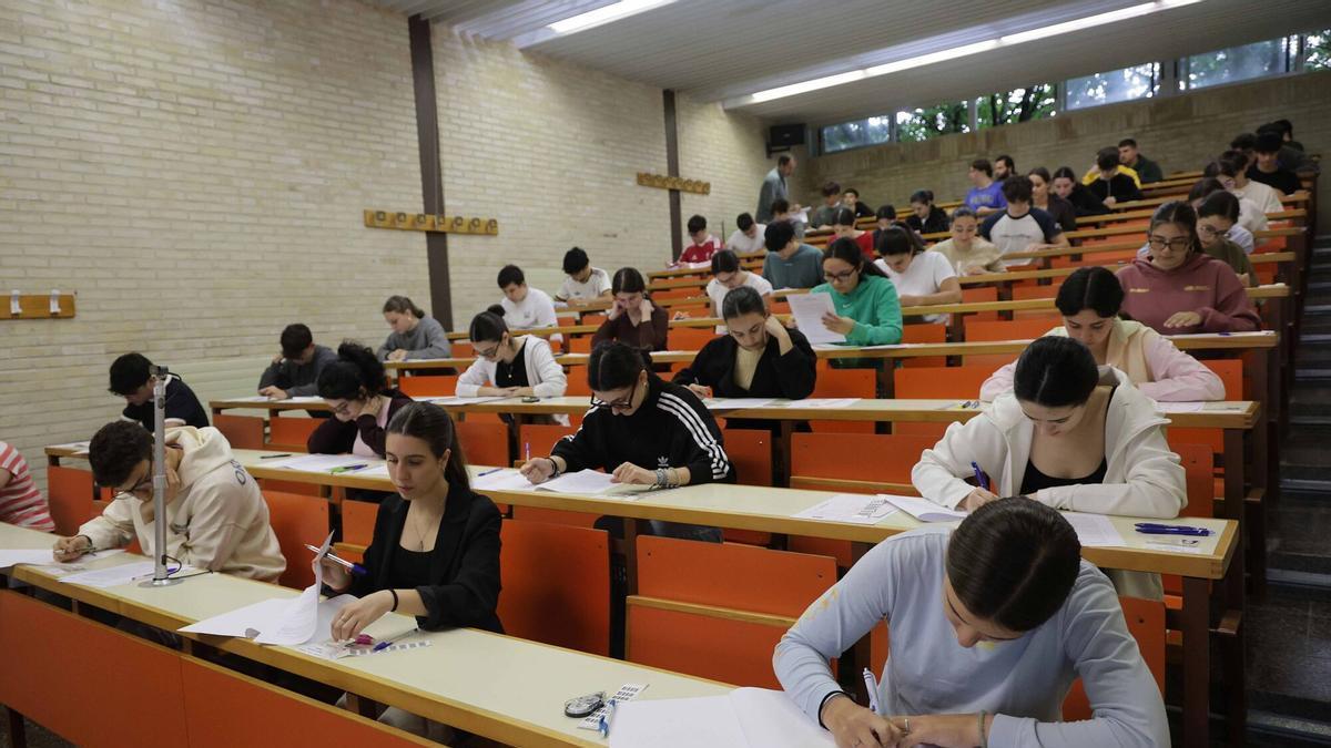Exámenes de la Prueba de Acceso a la Universidad (PAU ) en el campus de Vigo.