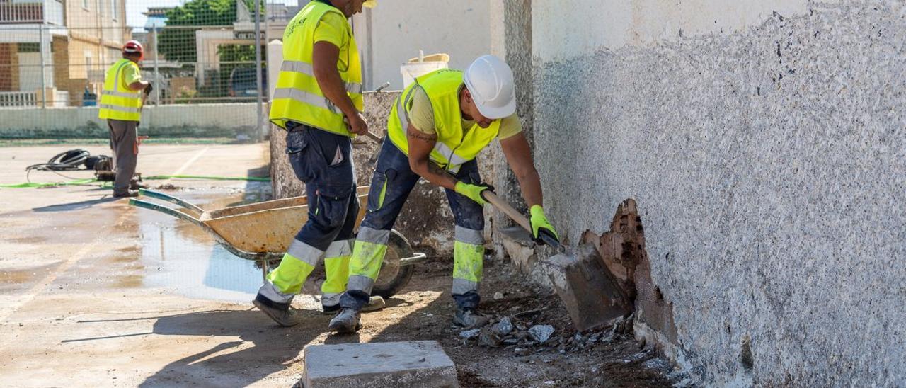 Comienzan las obras de la pista polideportiva que se va a construir en Los Urrutias.