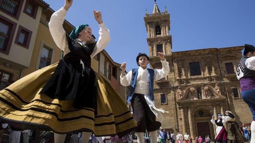 Una pareja de bailarines, durante la actuación.