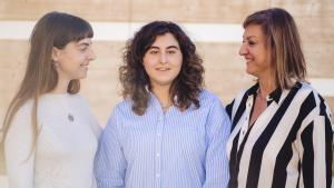 Marta con su hermana y su madre