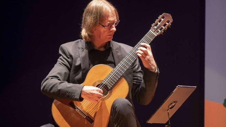 Comienzo del Máster de Guitarra de Alicante y concierto de David Russell en  el ADDA