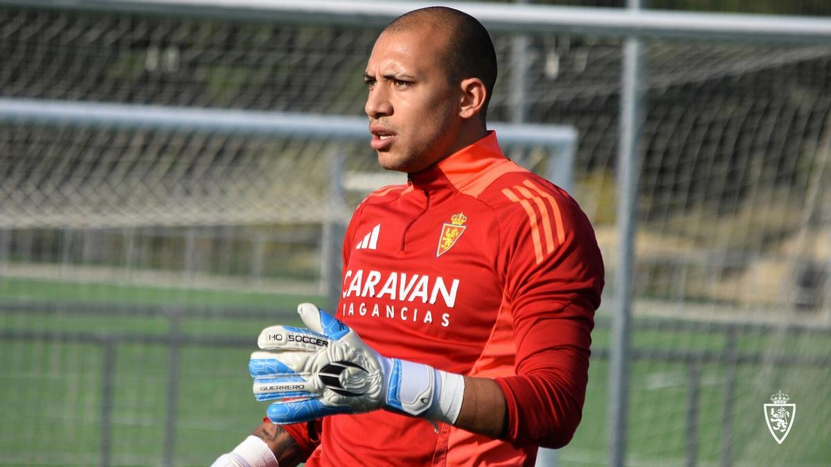 Nico Rodríguez, portero, durante un entrenamiento con el Real Zaragoza