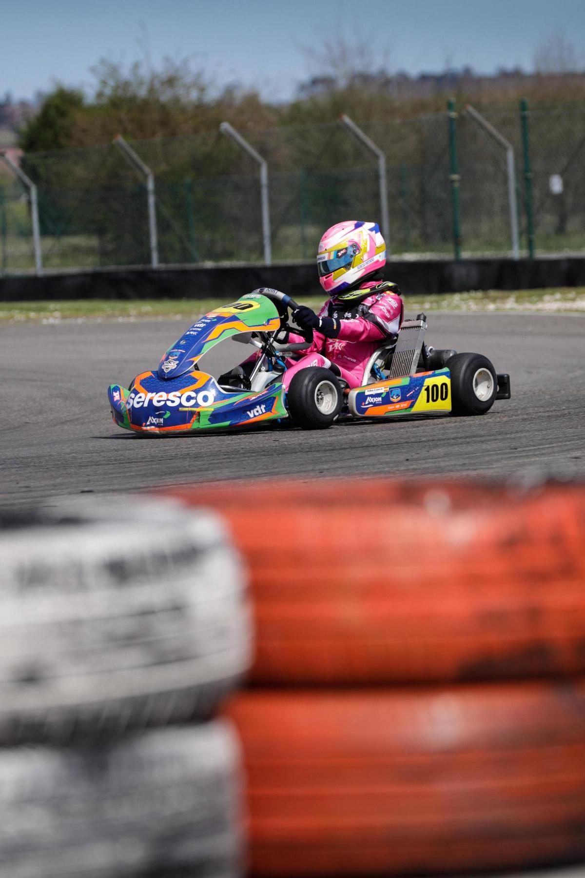 Alba Cueva en su kart