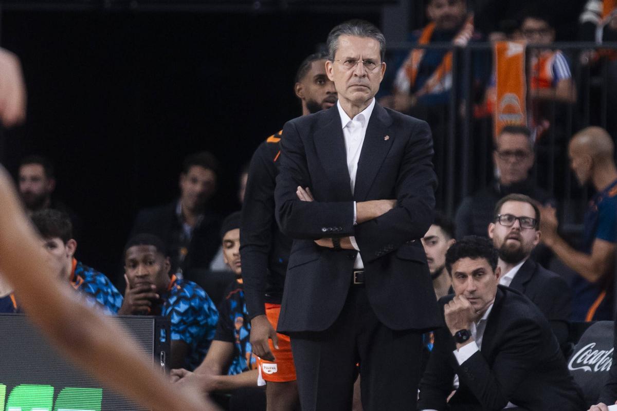 Pedro Martínez, con gesto serio en un partido ante el Anadolu Efes.