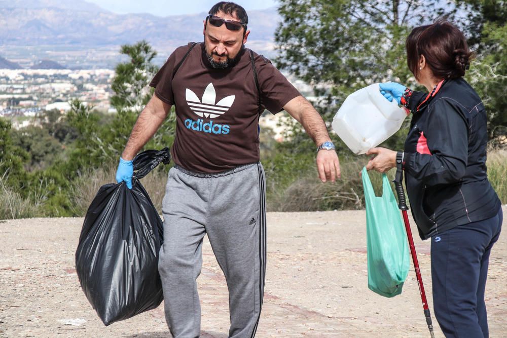 Voluntarios recogen 10 toneladas de basura de la s