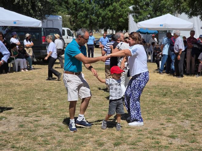 GALERÍA | La "Feria de la amistad" congrega a los abuelos y abuelas de Aliste
