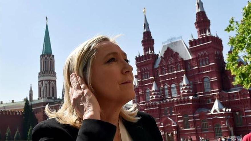 Marine Le Pen estrecha lazos con Rusia