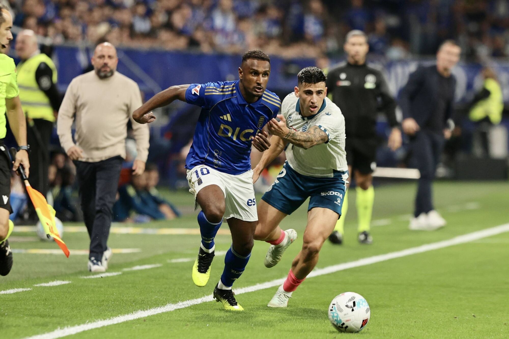 Todas las IMÁGENES del reestreno de Carrión con el Oviedo, con derrota ante el Espanyol 