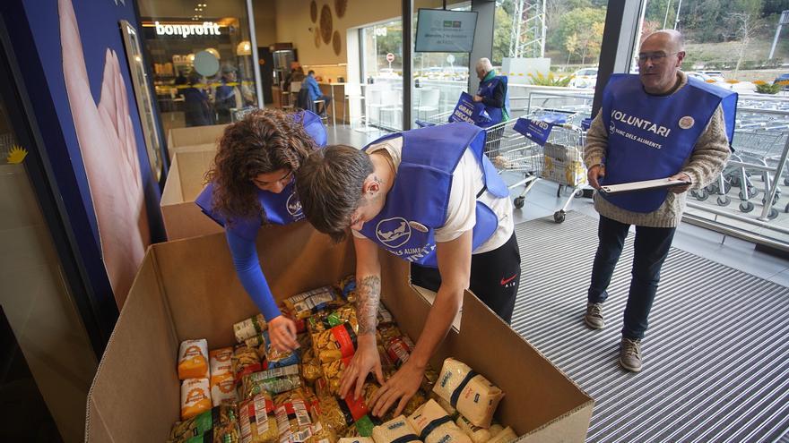 Els gironins donen 140 tones d’aliments físics pel Gran Recapte, més que l’any passat