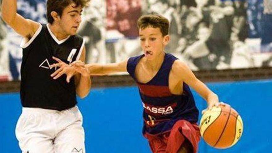 Marc Bataller en un partit amb l&#039;infantil B del FC Barcelona