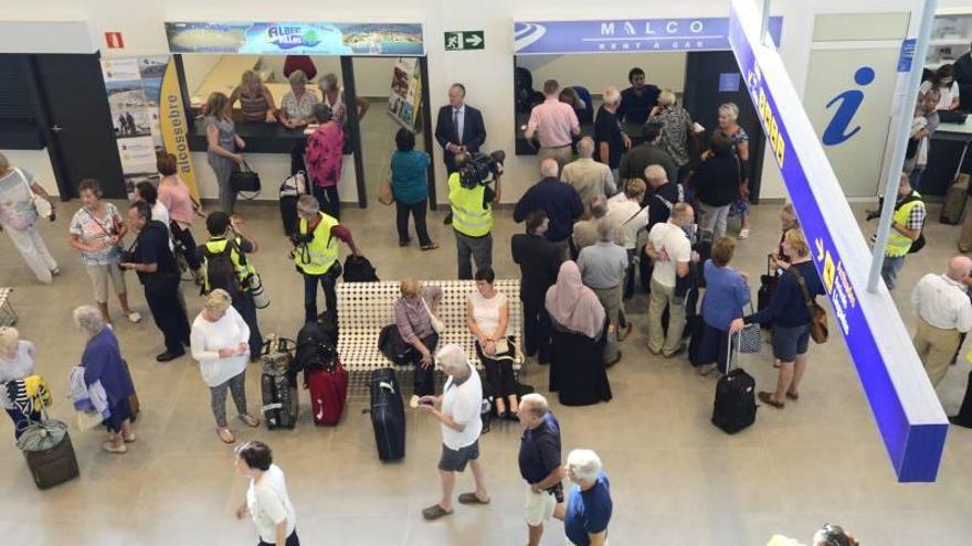 Detenido en el Aeropuerto un viajero que pretendía salir del país cuando lo tenía prohibido