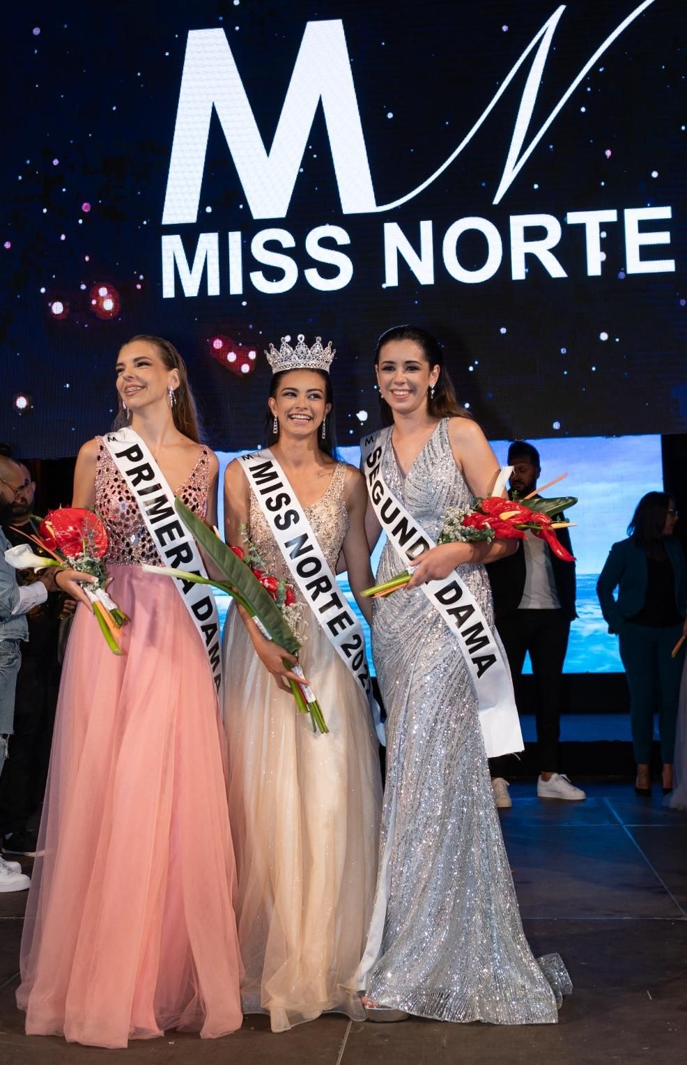 La nueva Miss Norte 2022 acompañada de la primera y segunda damas
