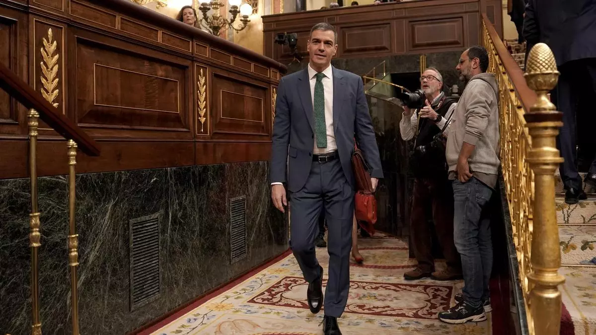Sánchez se escuda en el "liderazgo averiado" de Feijóo para no explicar sus whatsapp con Ábalos sobre el rescate de Air Europa