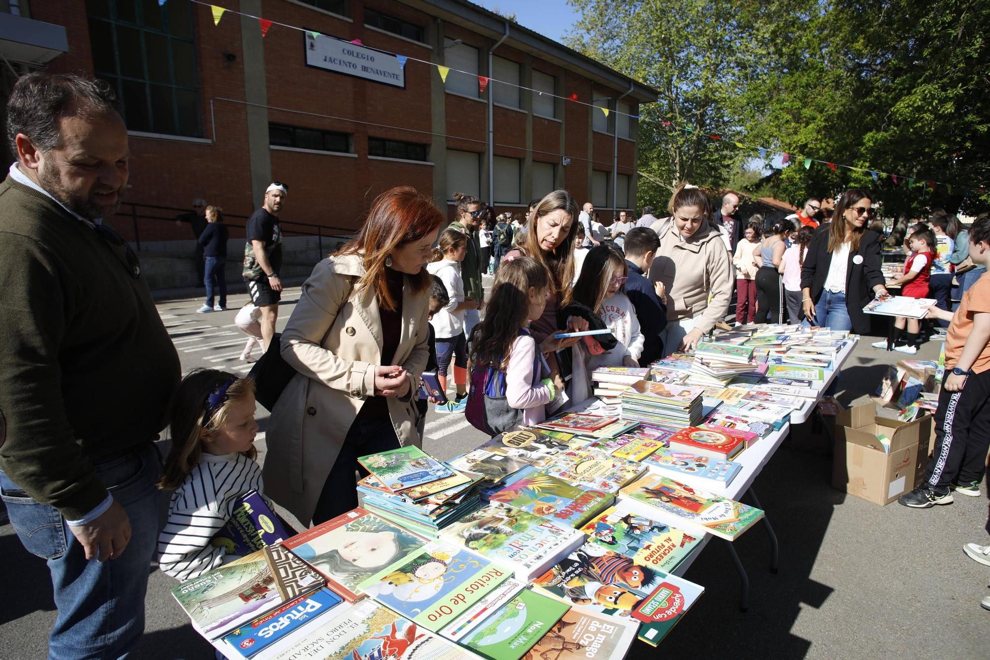 En imágenes: El colegio Jacinto Benavente disfruta de su primera feria del libro
