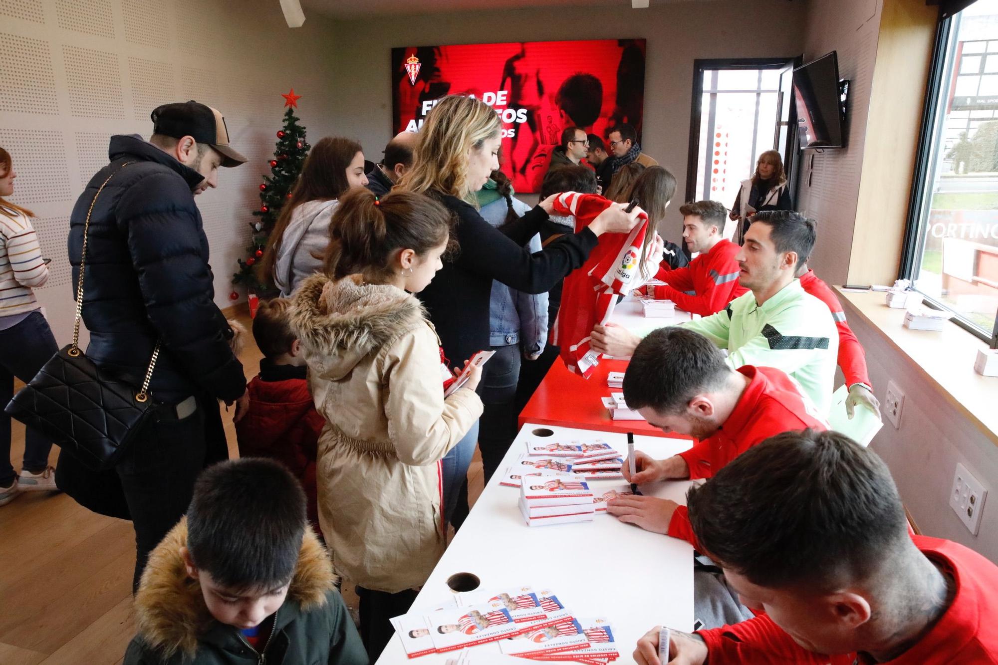 En imágenes: Así fue el encuentro entre aficionados y jugadores del Sporting