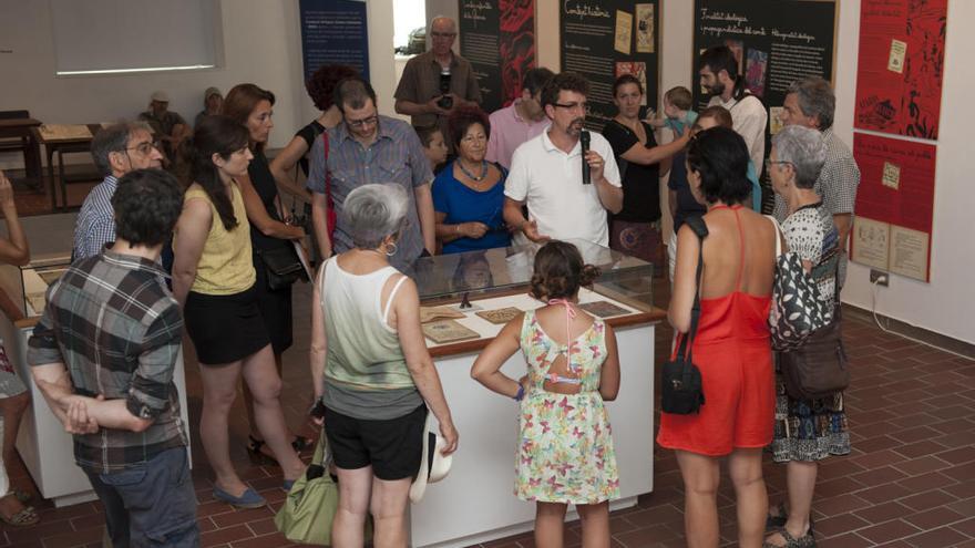 Un grup de visitants al MUME de La Jonquera.