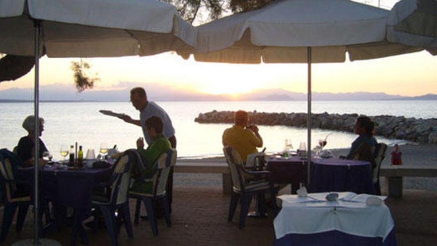 El restaurante Blau Marí, situado frente a la playa de la Colònia de Sant Pere.