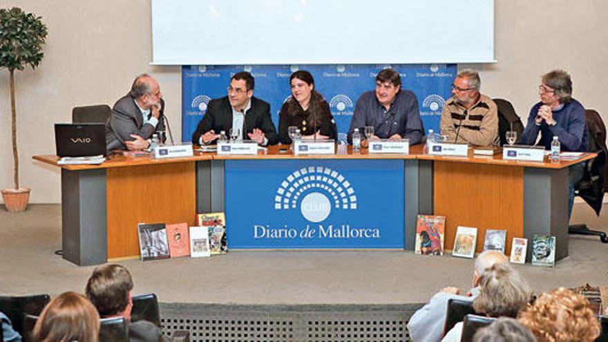 Participantes del coloquio-audición, ayer en el auditorio del Club.