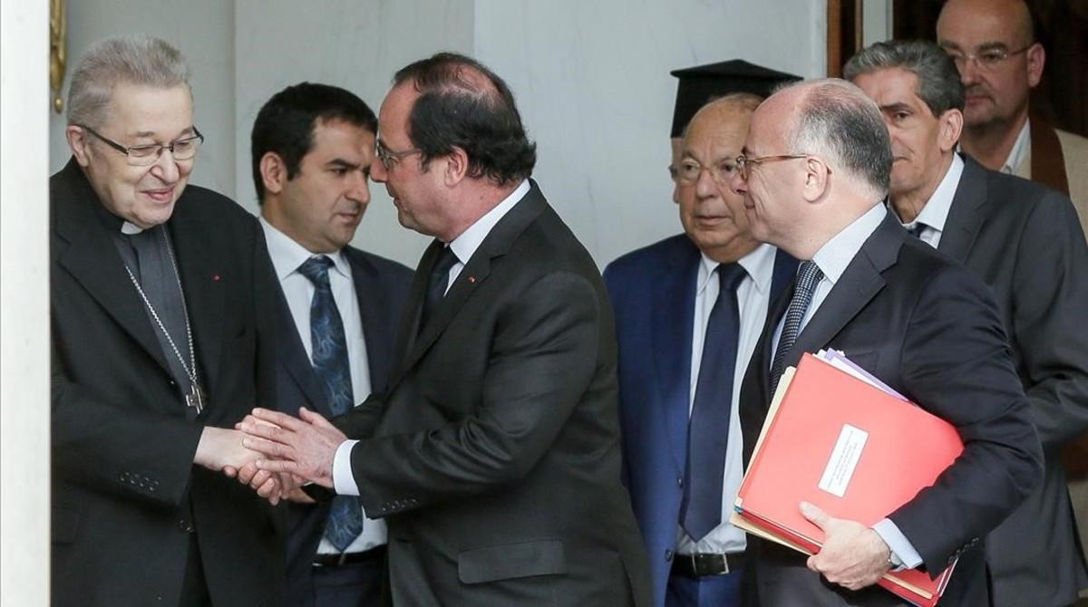 mbenach34831081 french president francois hollande  shakes hands with french160727111422