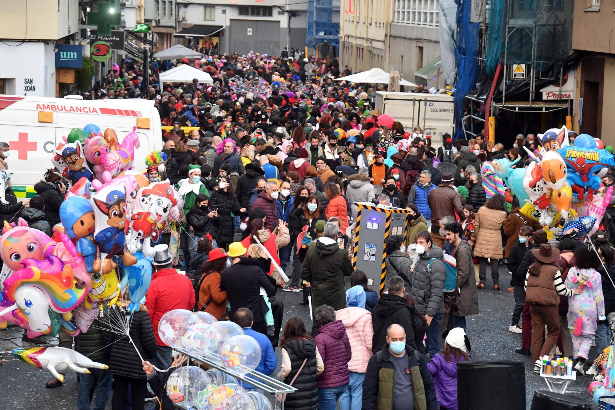 Martes de Carnaval: fiesta 'choqueira' en la calle de la Torre