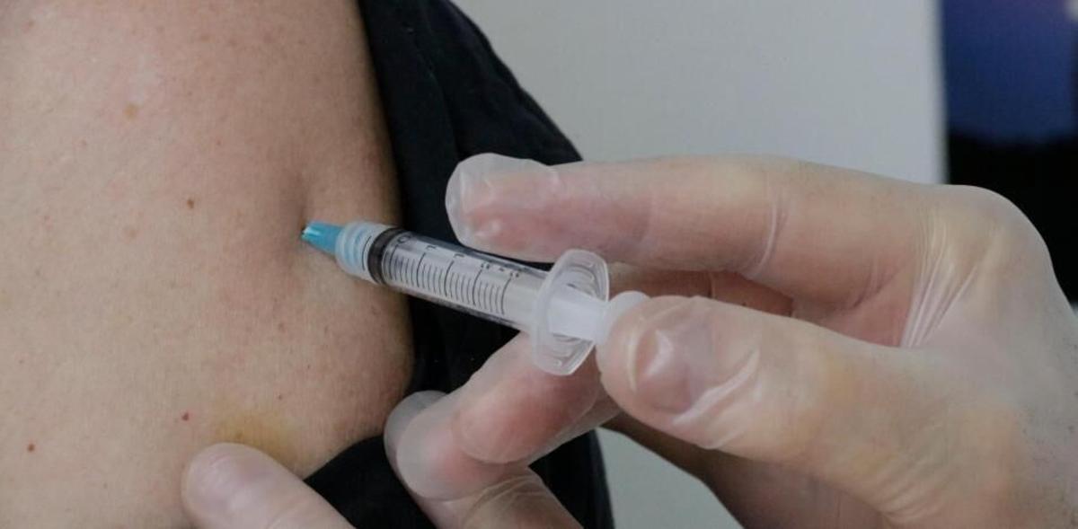 La vacuna et pot evitar un contagi greu