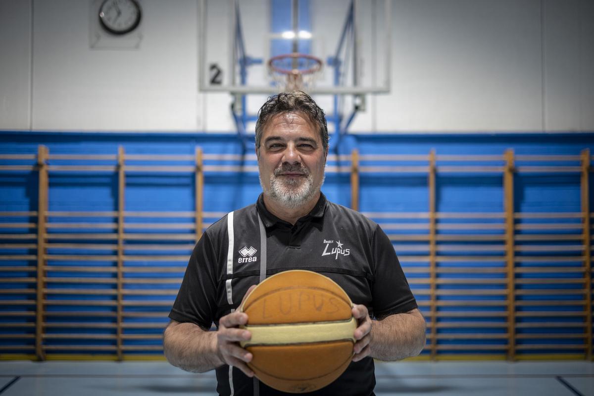 Emilio Les, este martes en el pabellón de La Jota.