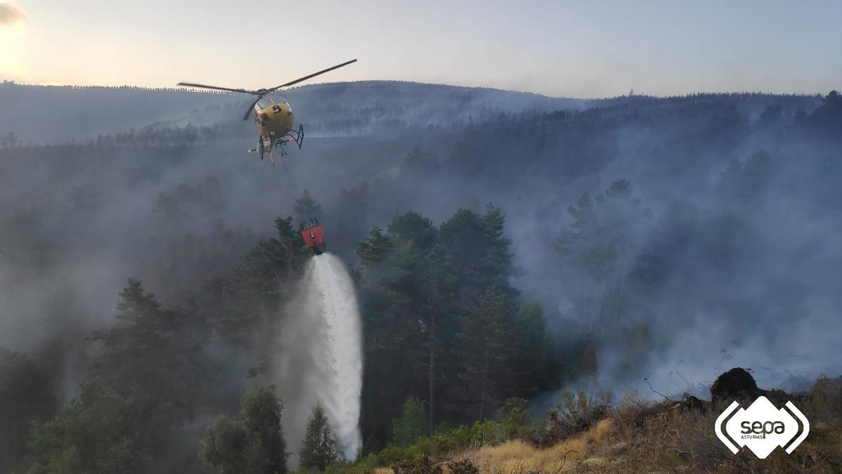 Los servicios de emergencia dan por estabilizado el incendio declarado ayer en Ibias