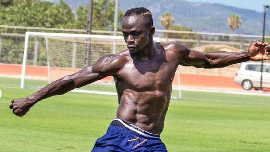 Sadio Mané entrenando en Son Bibiloni.