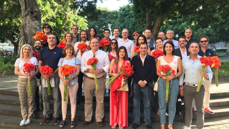 Equipo de Ciudadanos en Santa Cruz antes de las elecciones de mayo.