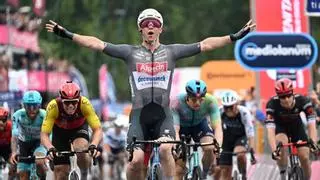 Una fuerte caída enturbia la sexta etapa del Giro, que termina con victoria del australiano Groves