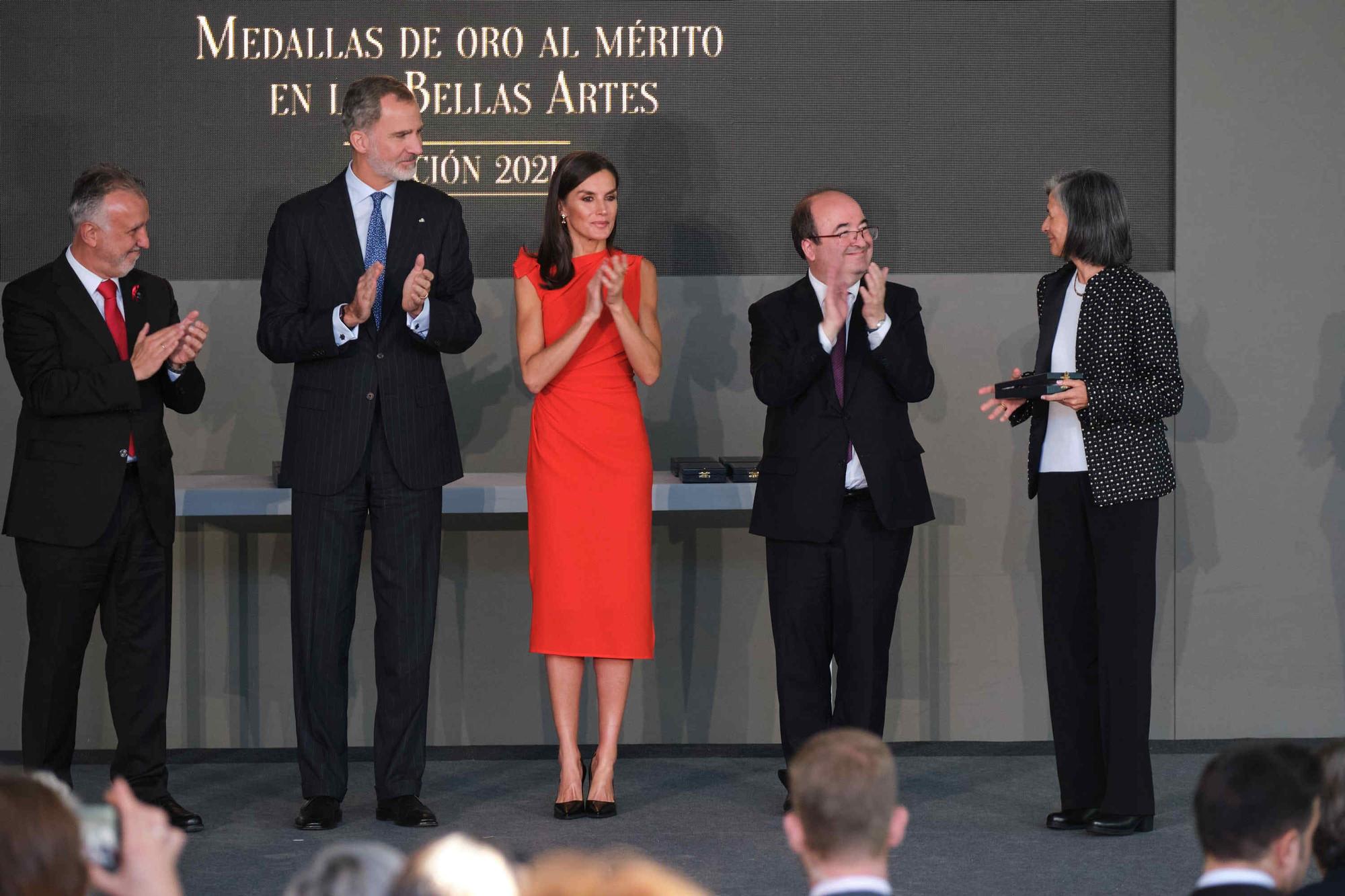 Los Reyes entregan en las Islas las Medallas de Oro al Mérito en las Bellas Artes a 32 personalidades de la cultura