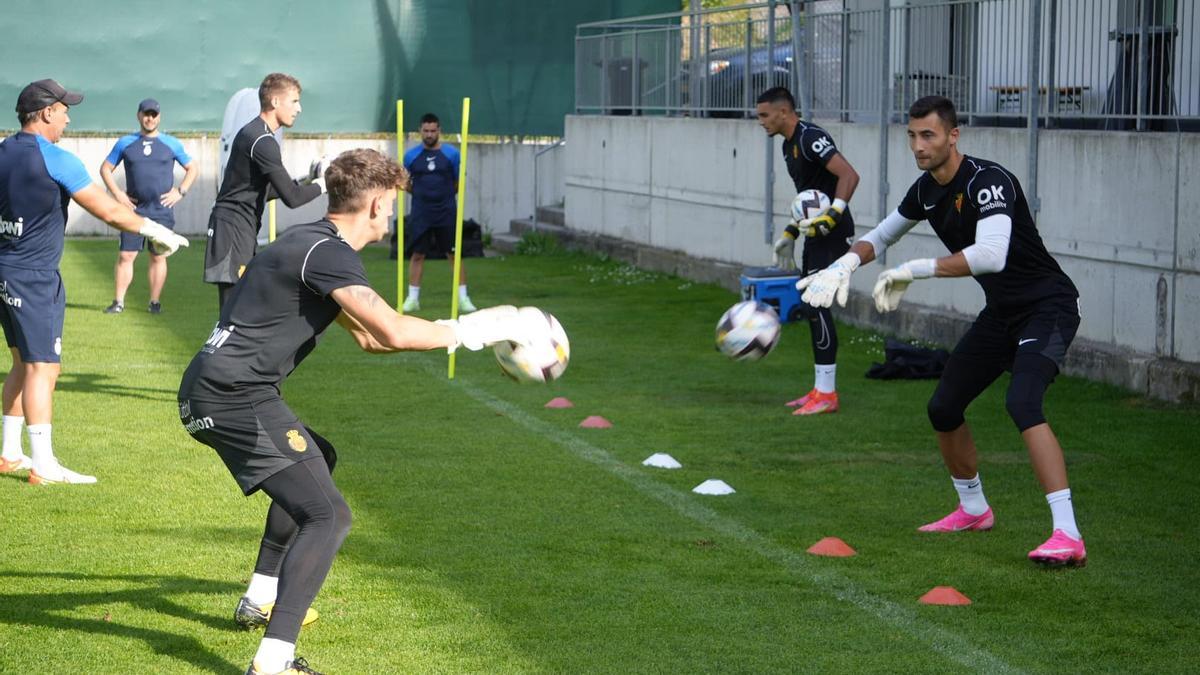 Greif vuelve a sonreír junto a sus compañeros.