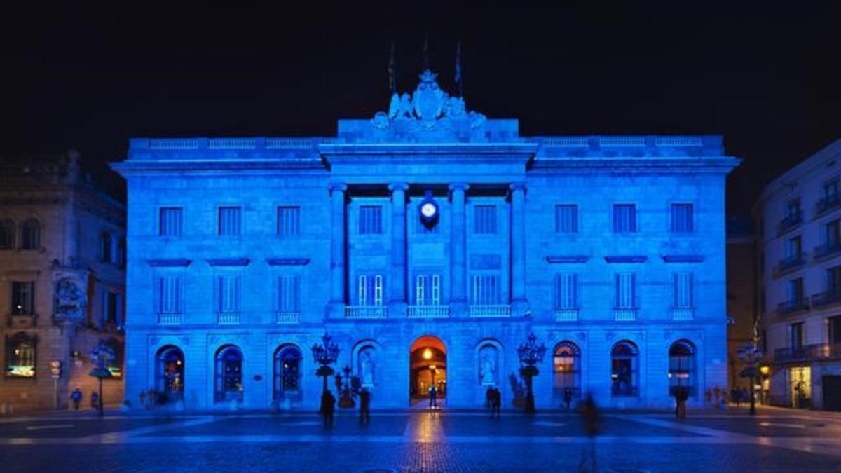 zentauroepp29279365 el dia por delante ayuntamiento iluminado de azul por el d  170402104952