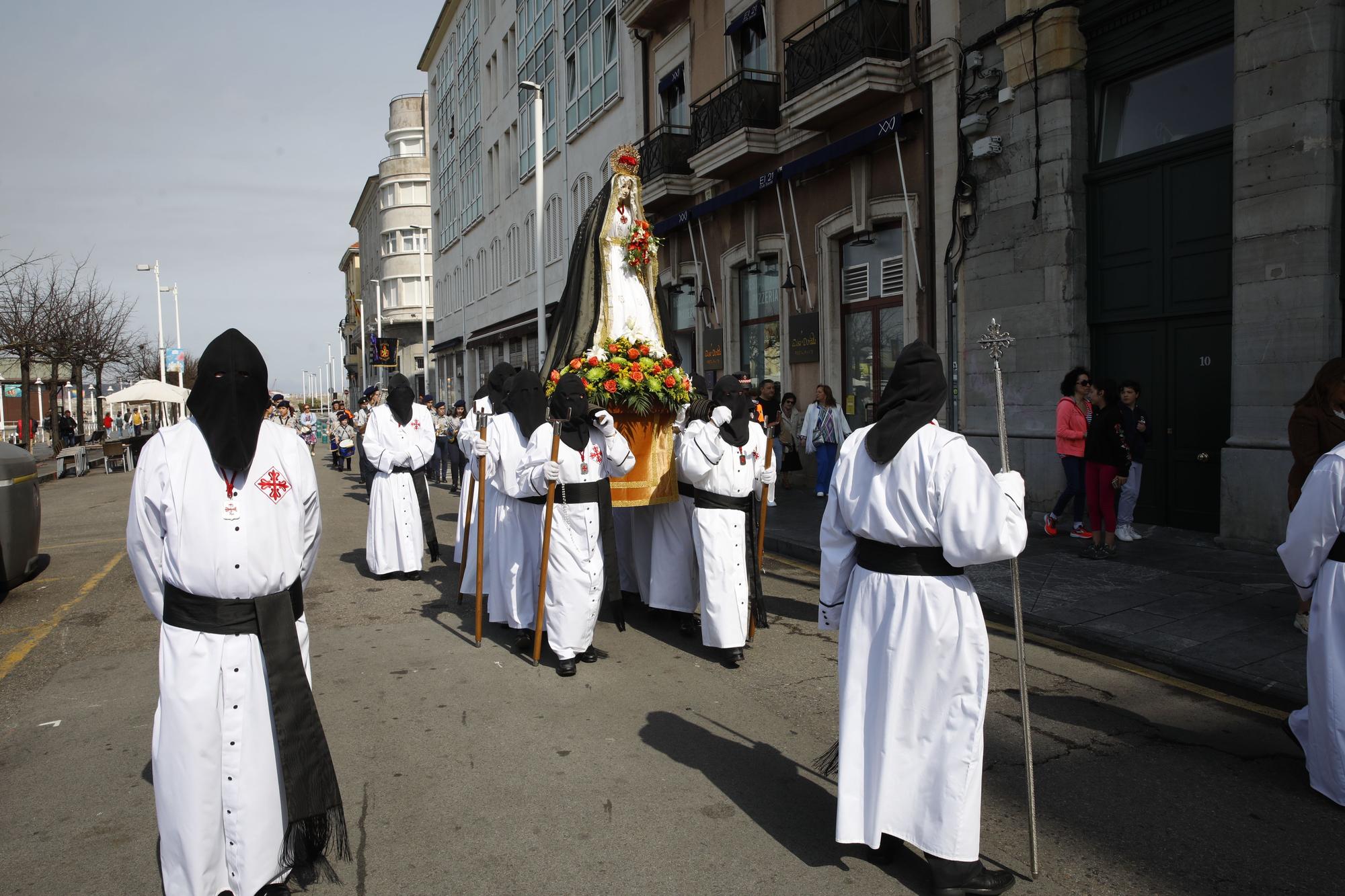 En imágenes: Así fue la procesión del Domingo de Resurrección para poner el broche a la Semana Santa de Gijón