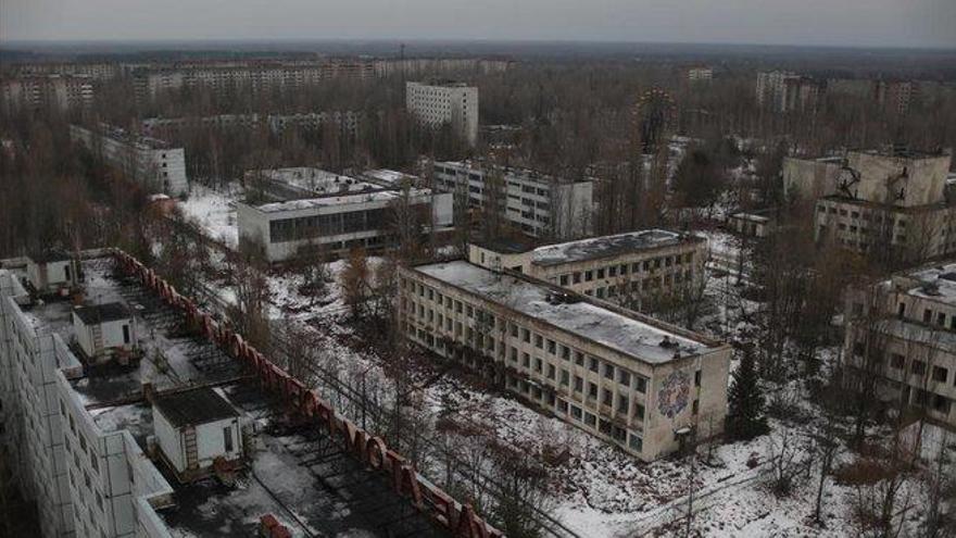 Un incendio forestal asedia el depósito nuclear de Chernóbil