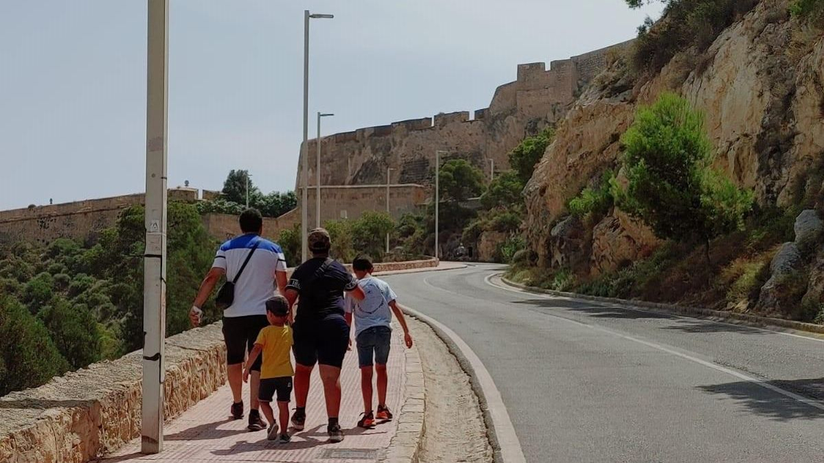 Ascent to the Castle of Santa Bárbara on foot. Ascent to the Castle of Santa Bárbara on foot.