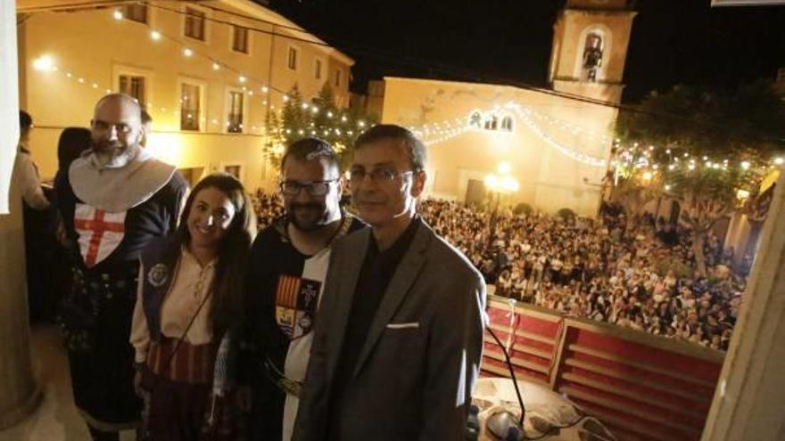 El pregón de Antoni Francesc sirvió anoche para repasar la historia de las fiestas de El Campello.