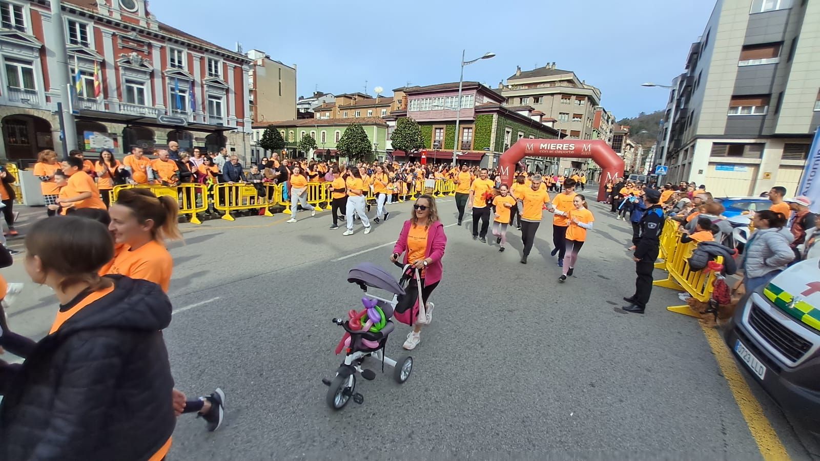 Las carreras contra el cáncer infantil reúnen a cientos de personas en las Cuencas