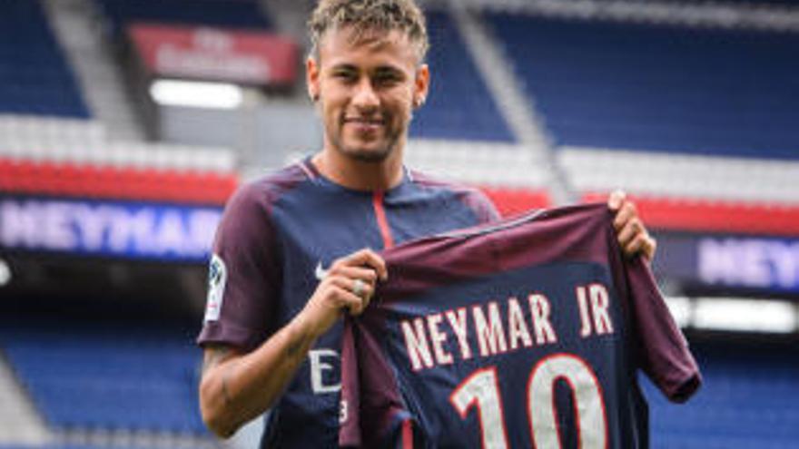 Neymar, presentado con el PSG: &quot;He venido a buscar  títulos, no protagonismo&quot;