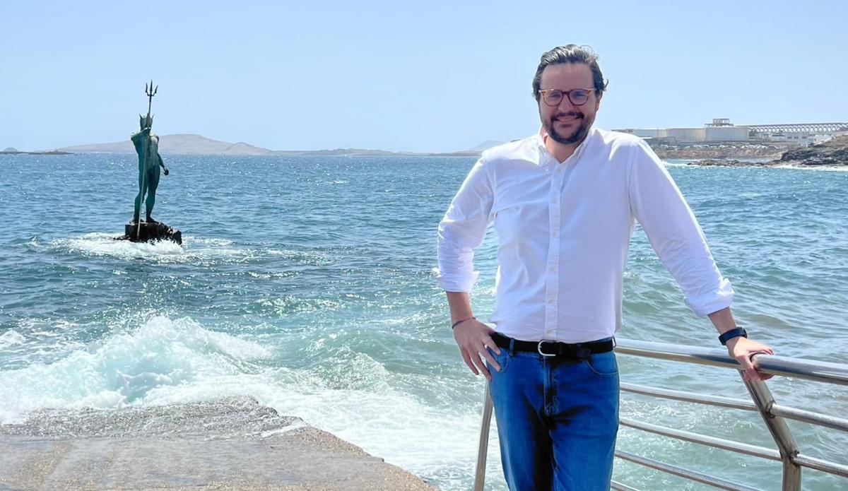 Sergio Ramos en la playa de Melenara en Telde, donde se presenta candidato a alcalde