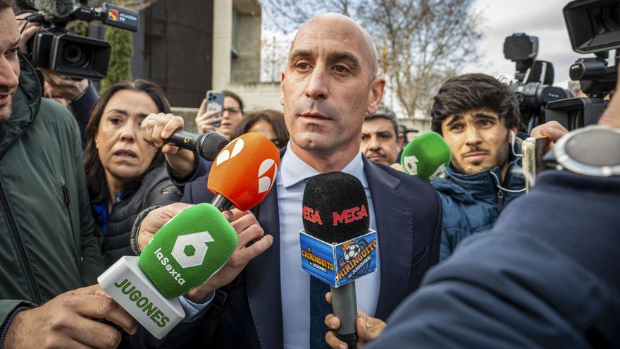 Rubiales acusa a Pedro Sánchez de usarle como "cortina de humo" para lograr su investidura