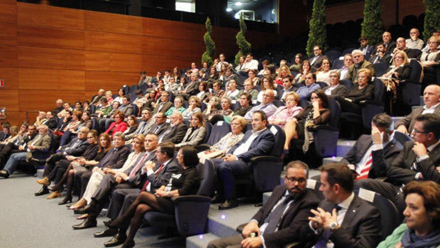 Público en la gala de Premios Traxectoria do Comercio Galego // J.Lores