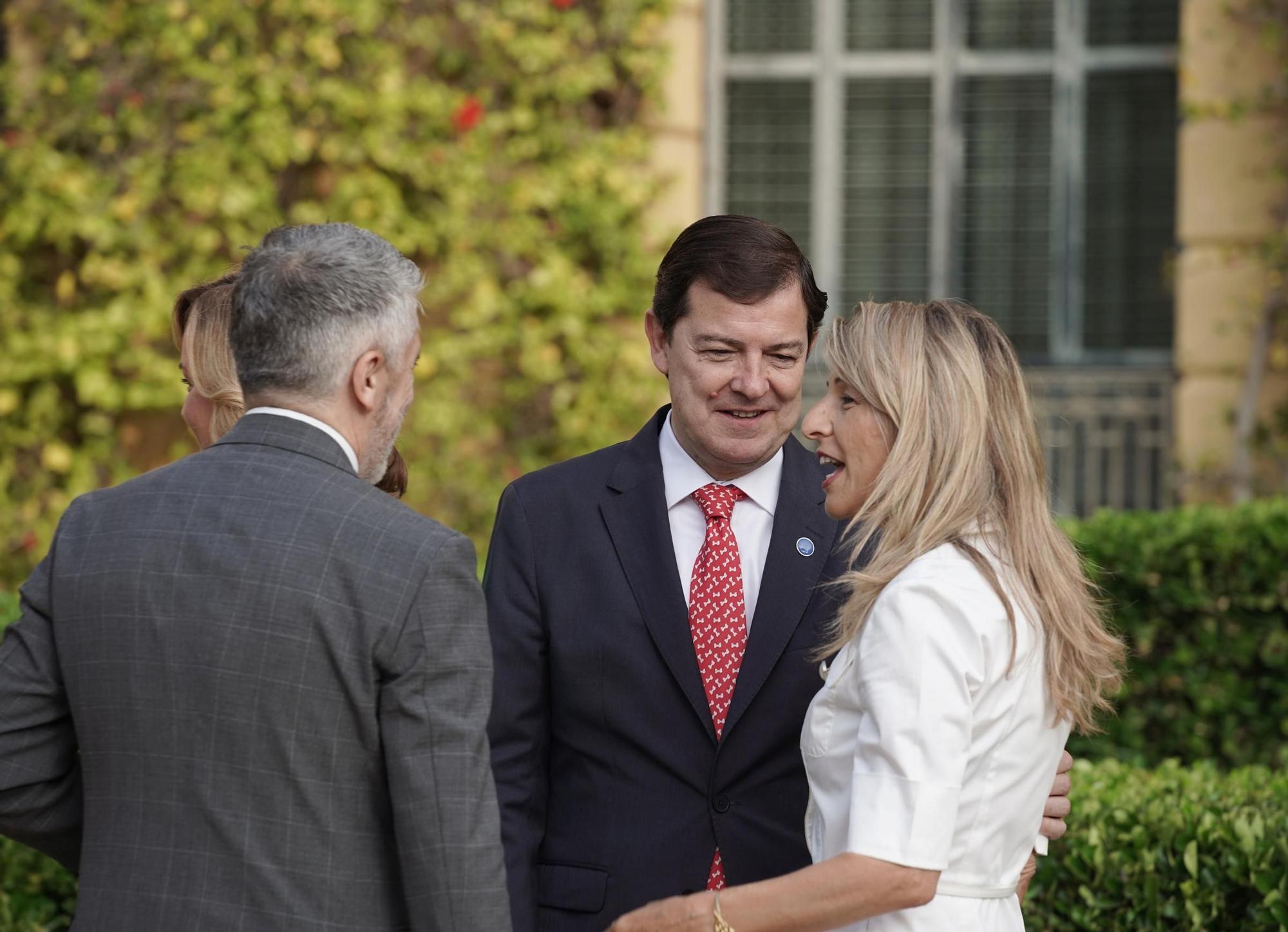 GALERÍA: La llegada del presidente Fernández Mañueco a la Conferencia de Presidentes, en imágenes
