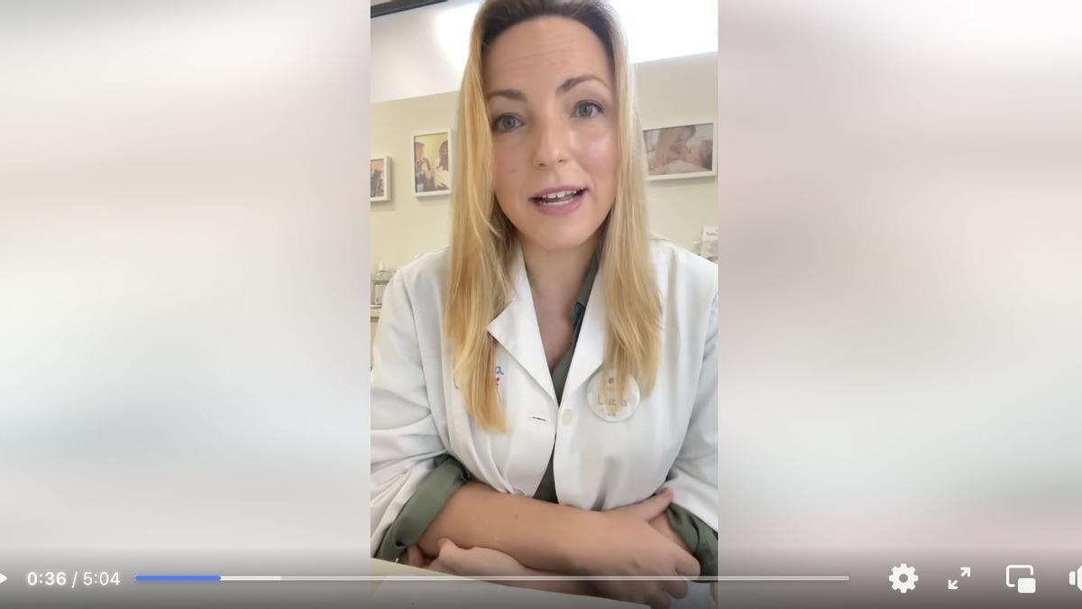 Lucía Galán en un vídeo en su cuenta de Facebook hablando sobre la hepatitis rara infantil